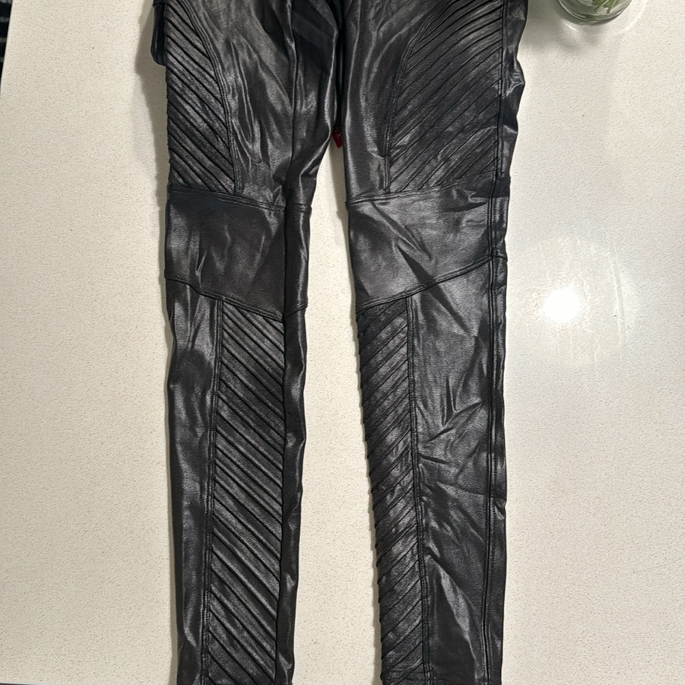 Spanx Faux Leather Moto Leggings Size M  Shape wear Stretch Pull On Black - Picture 7 of 7